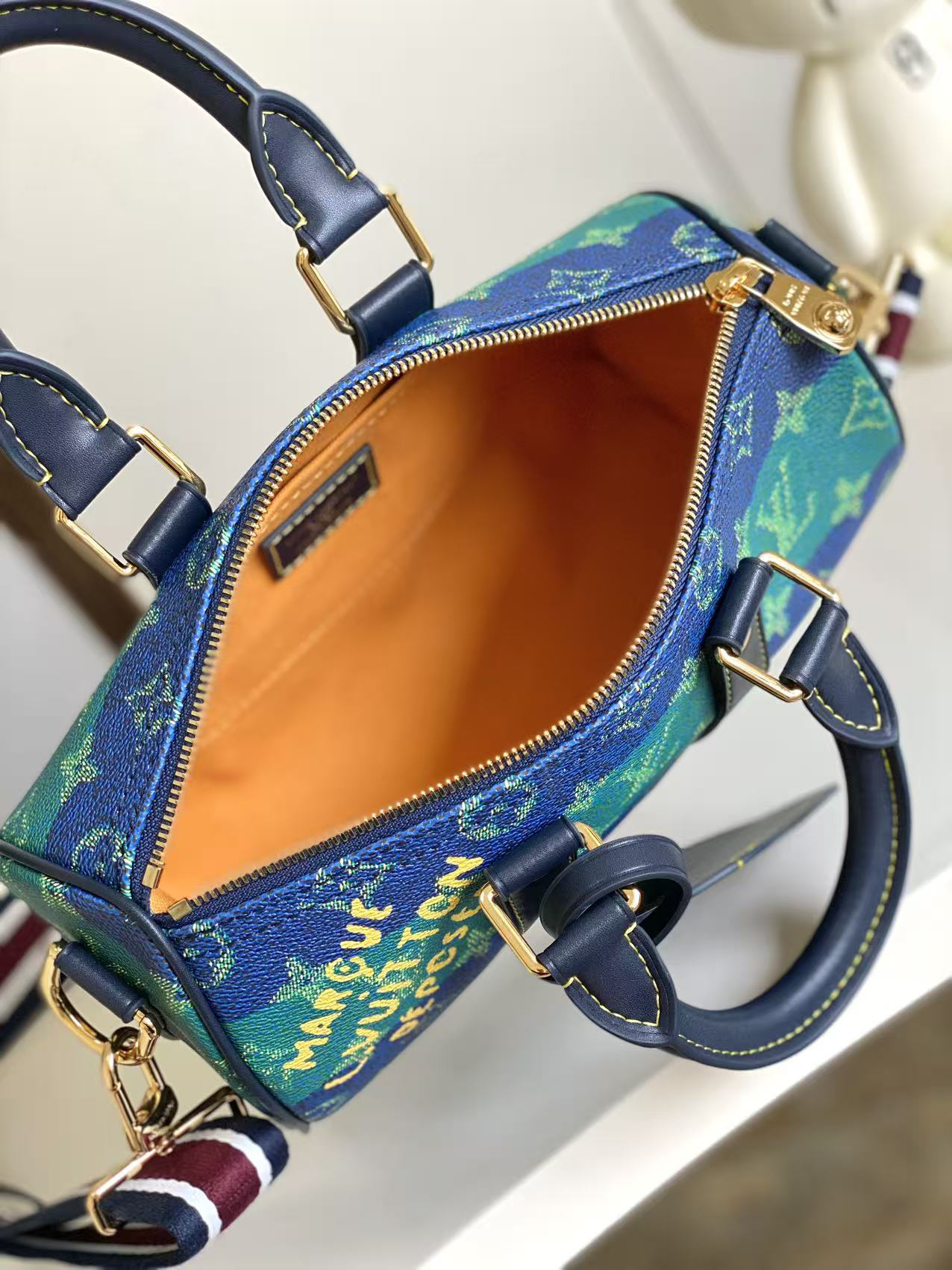 Louis Vuitton Keepall Bandoulière 25 Travel Bag in Monogram Surfin Canvas - Image 8