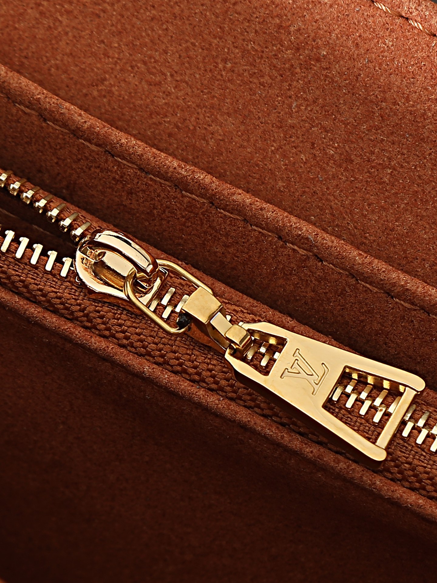 Louis Vuitton Madeleine BB Monogram Crossbody Bag - Image 8