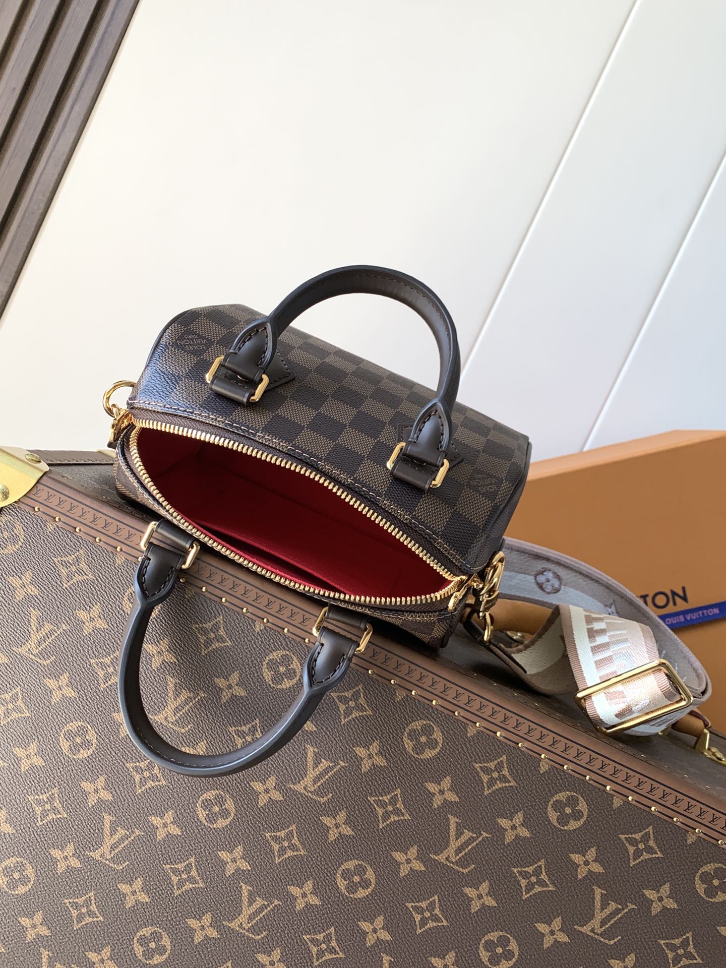 Louis Vuitton Speedy Bandoulière 20 Monogram Crossbody Bag - Image 8