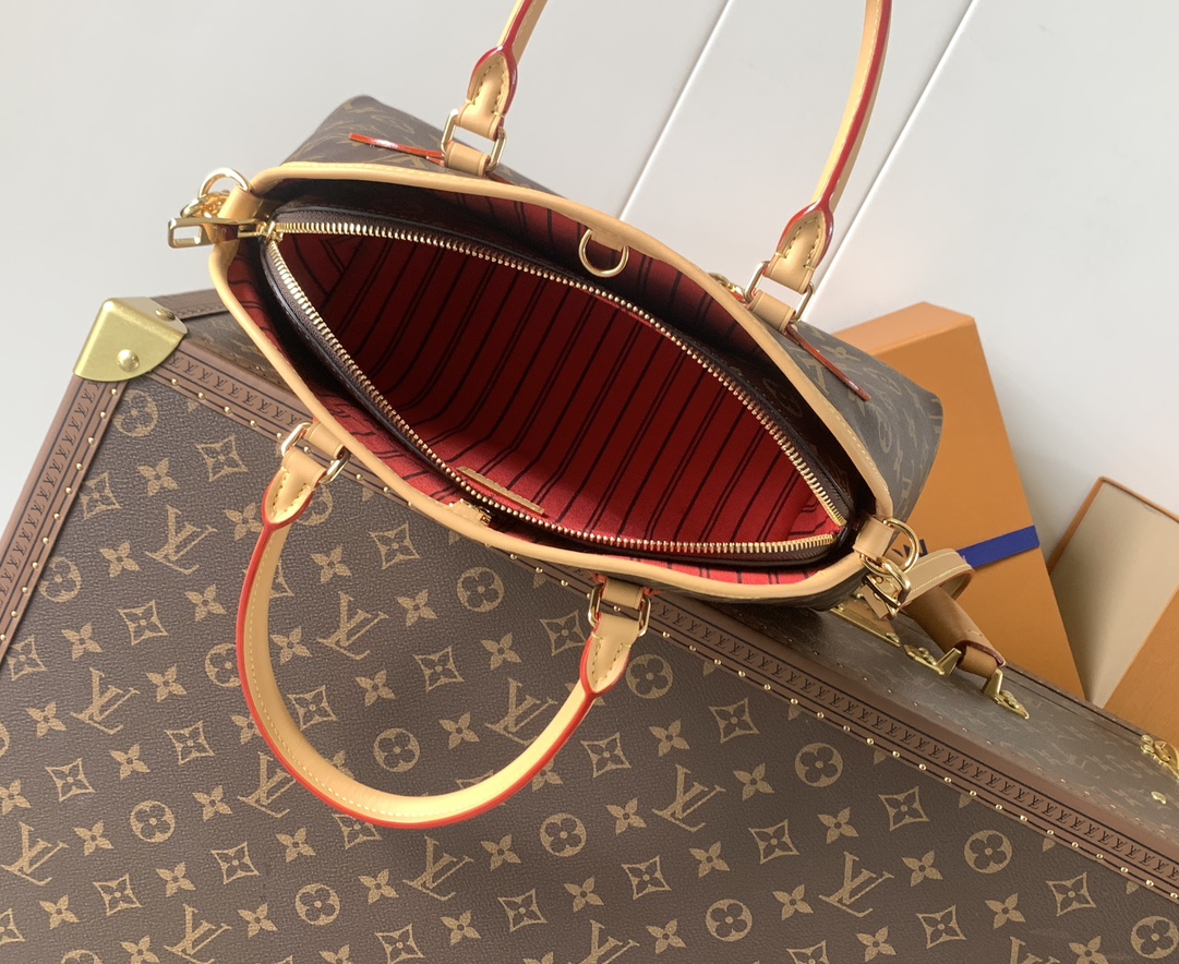Louis Vuitton Ever More PM Monogram Canvas Handbag - Image 8