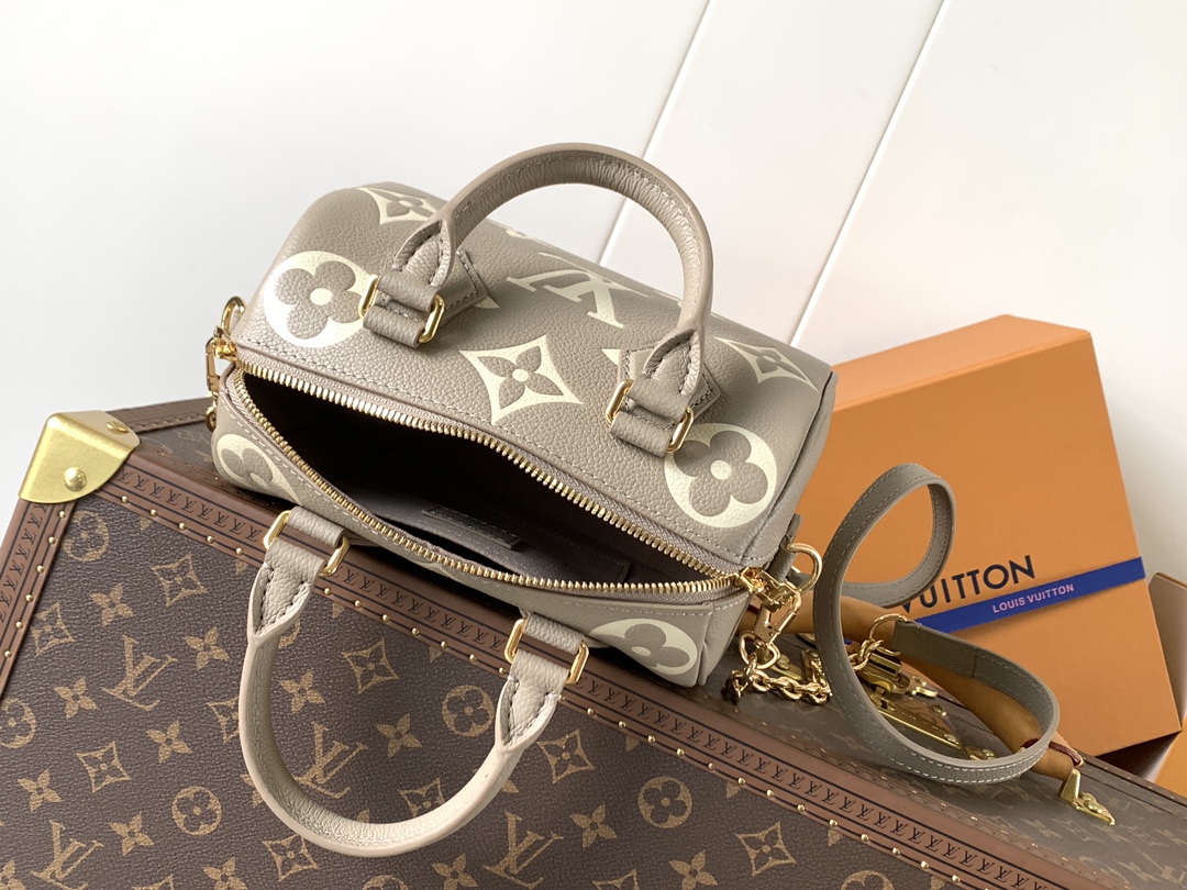 Louis Vuitton Speedy Bandoulière 20 Monogram Empreinte Crossbody Bag - Image 8