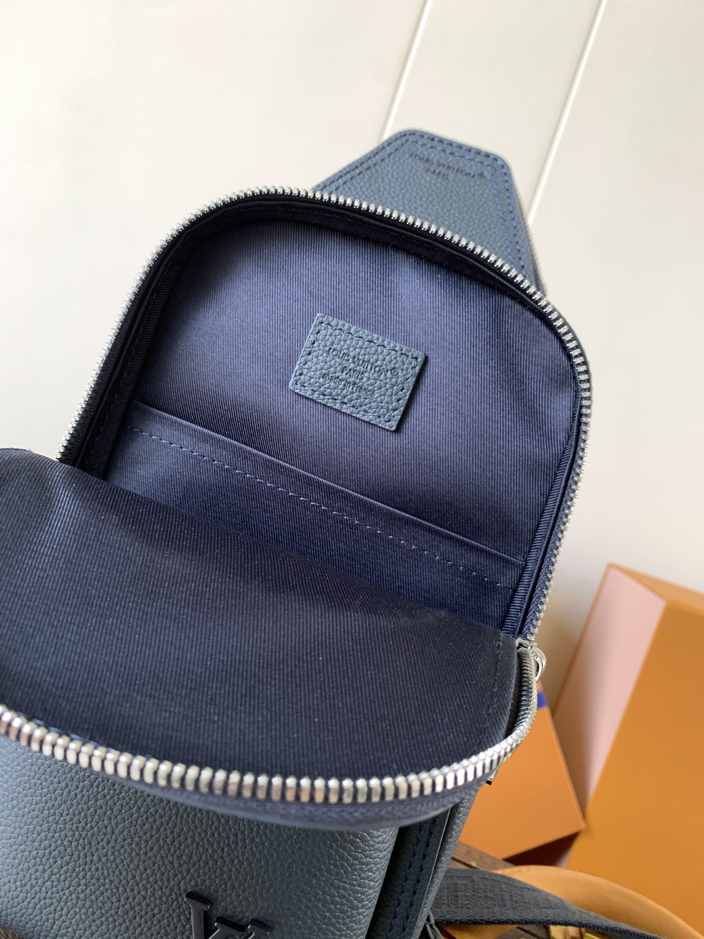 Louis Vuitton Avenue Sling Bag PM in Blue Leather - Image 8