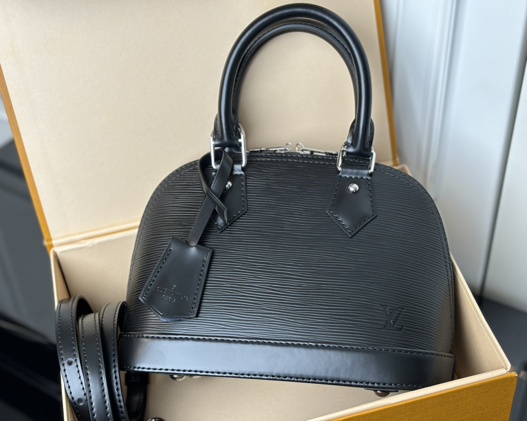 Louis Vuitton Alma BB Epi Leather Crossbody Bag - Image 8