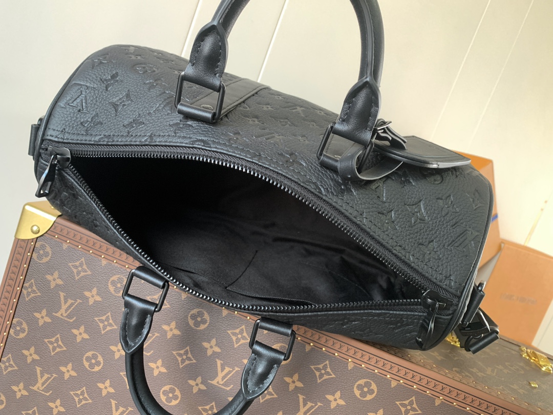 Louis Vuitton Keepall Bandoulière 35 Monogram Eclipse Travel Bag - Image 8