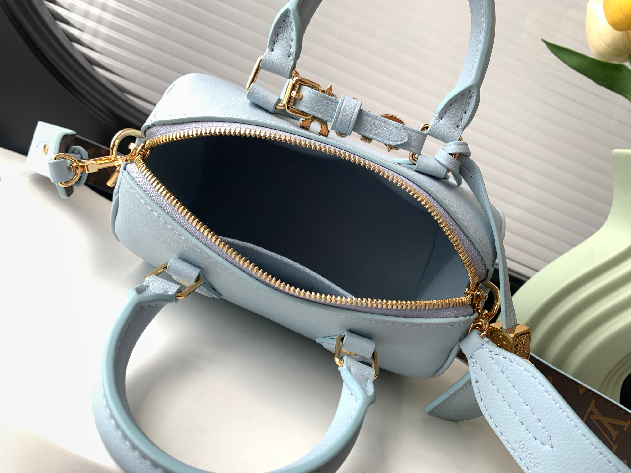 Speedy 18 Leather Crossbody Bag - Image 8