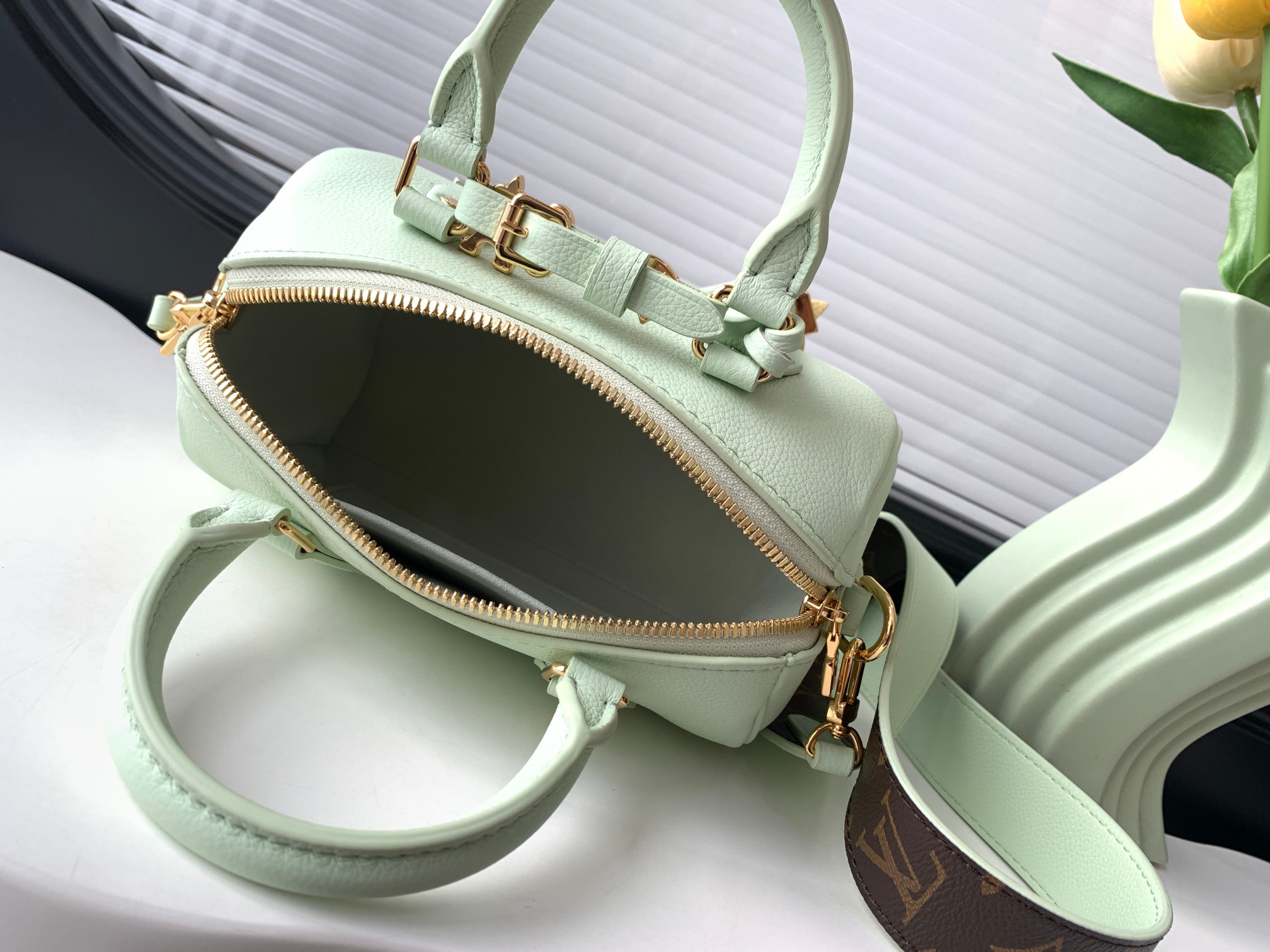 Speedy 18 Green Leather Convertible Crossbody Bag - Image 8