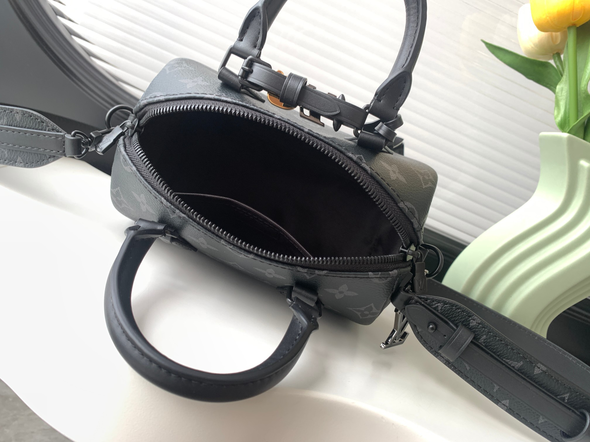 Women's Full-Grain Leather Crossbody Bag - Image 8