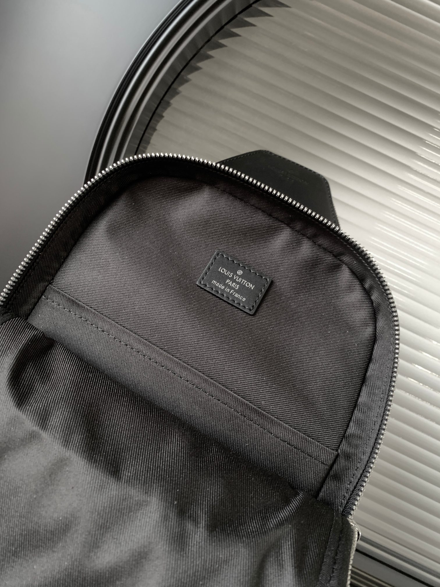 Louis Vuitton Avenue Shoulder Bag in Damier Graphite - Image 8