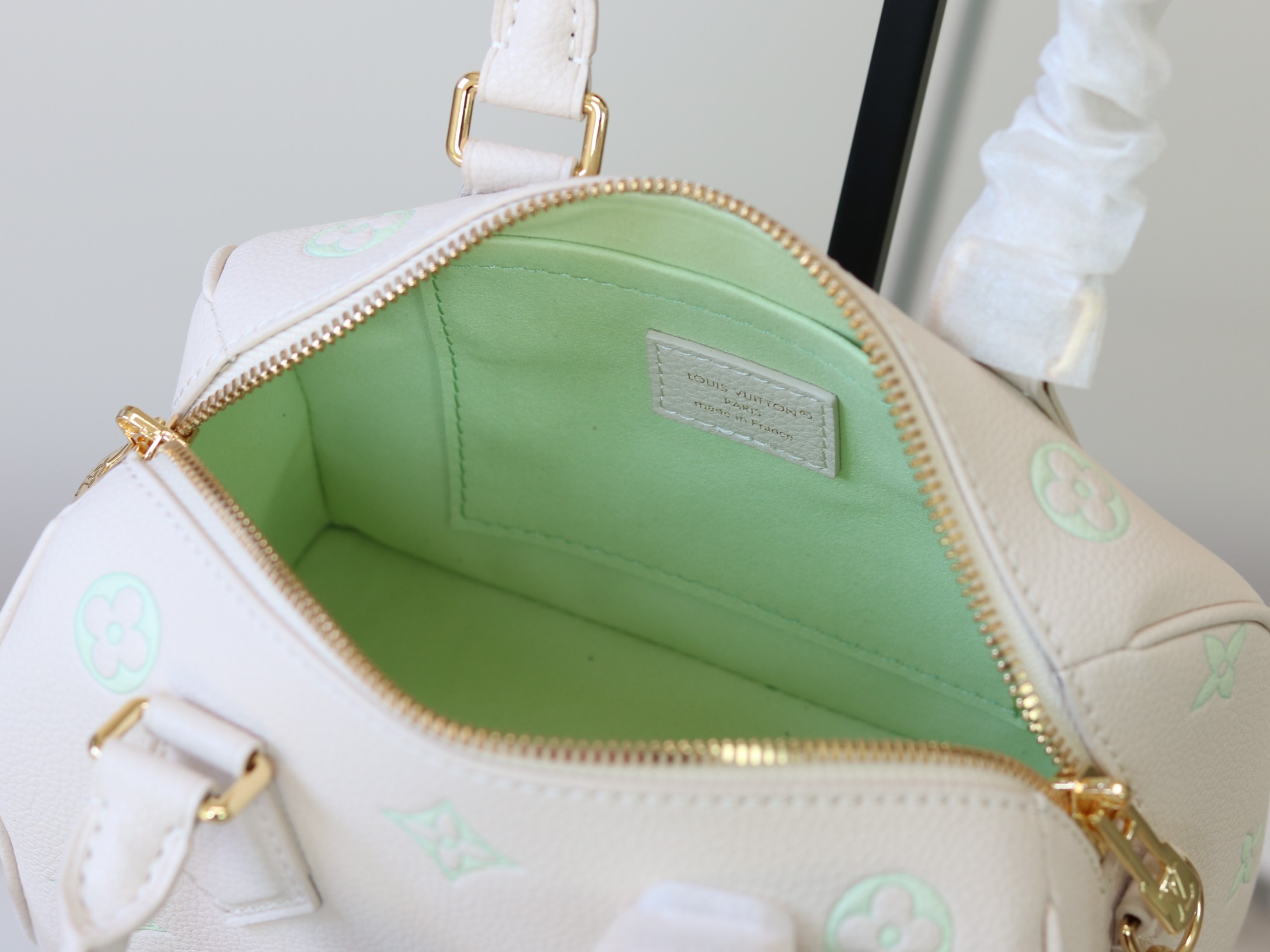 Louis Vuitton Speedy Bandoulière 20 Crossbody Bag - Image 8
