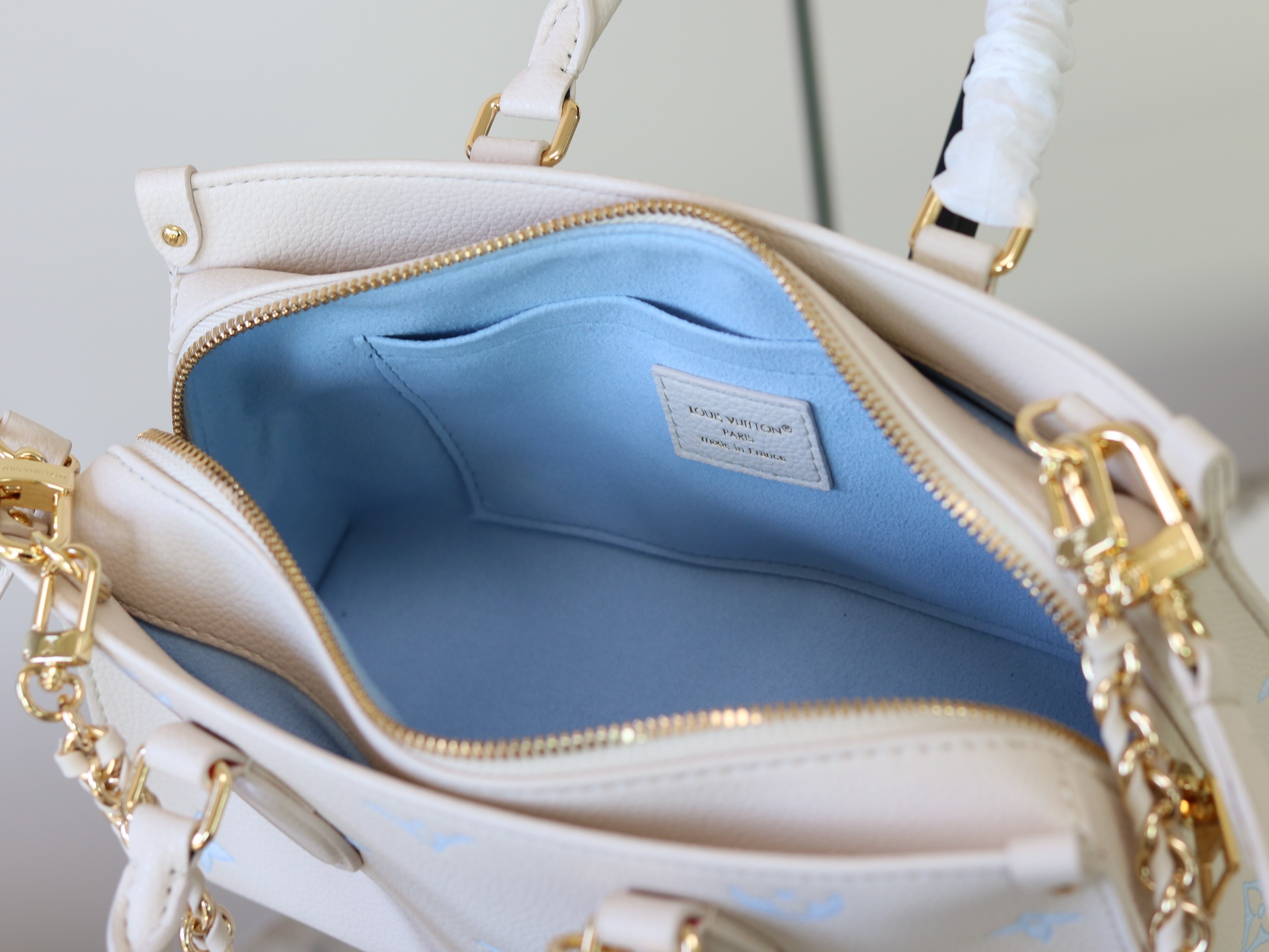 Louis Vuitton OnTheGo EW Handbag in Blue Monogram Empreinte Leather - Image 8