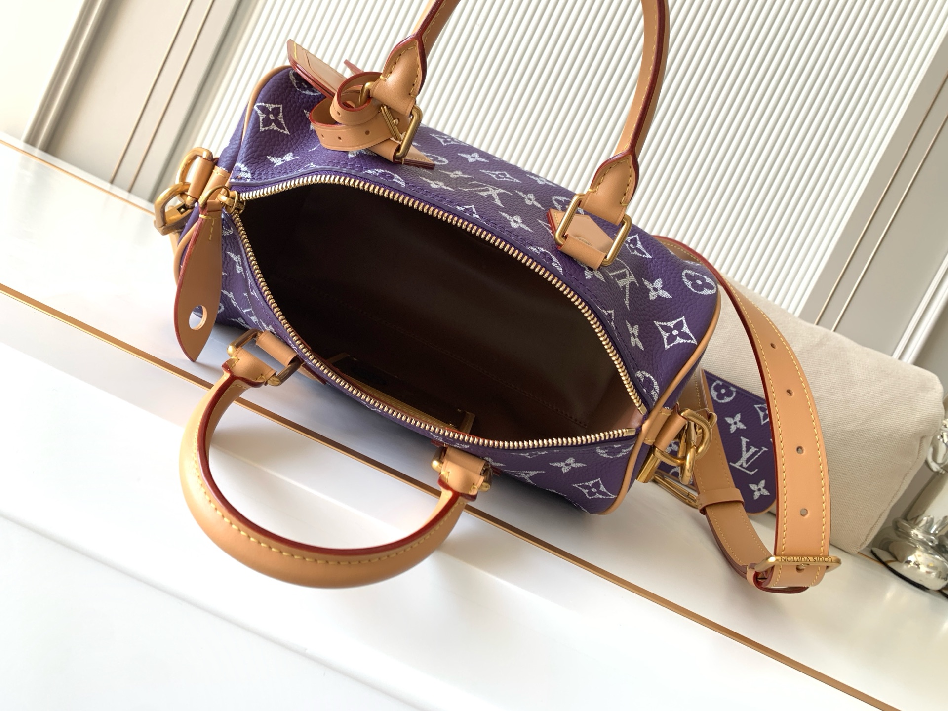 Louis Vuitton Speedy Bandoulière 25 Handbag - Image 8