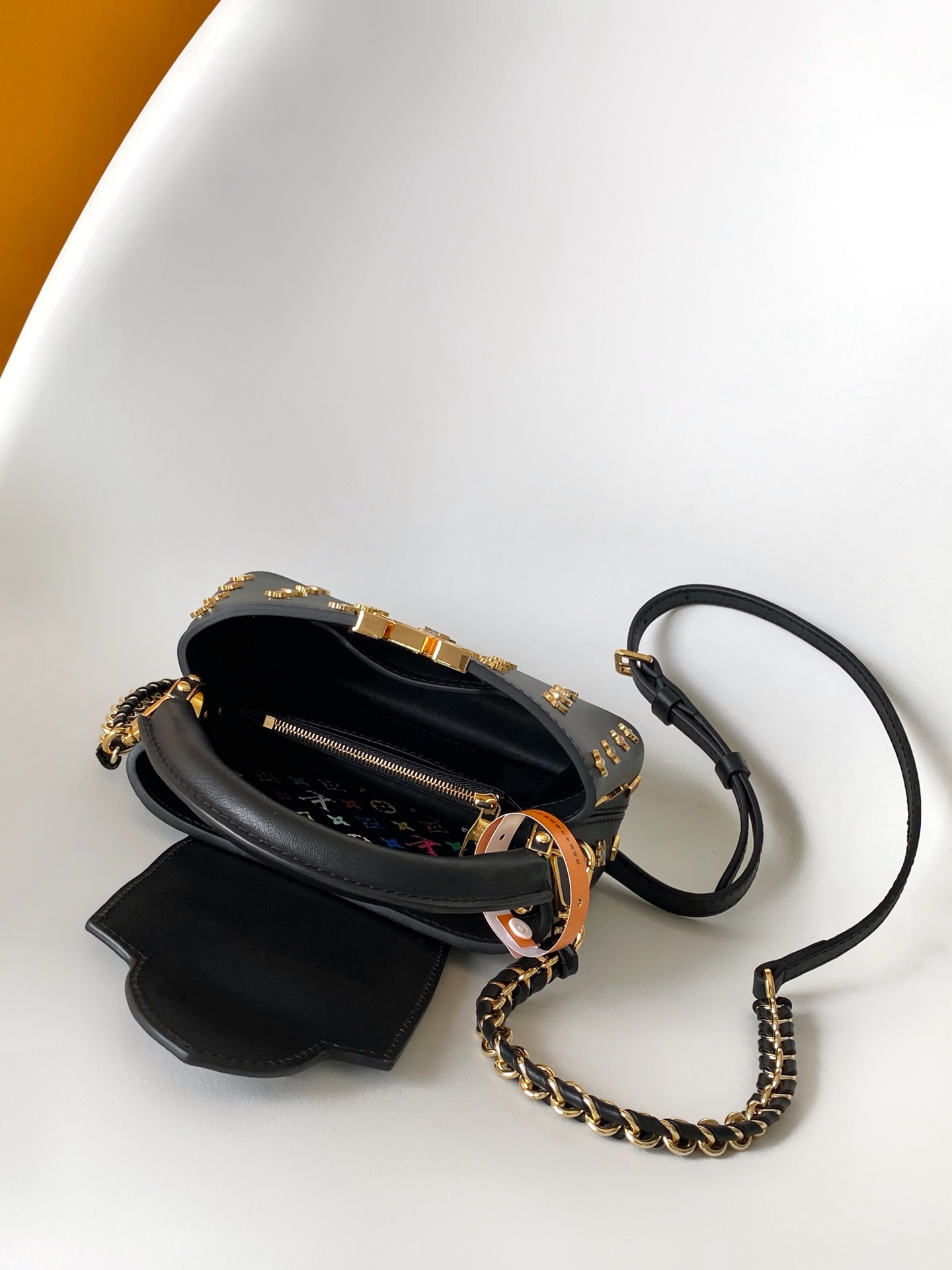 Louis Vuitton Capucines Taurillon Leather Handbag - Image 8