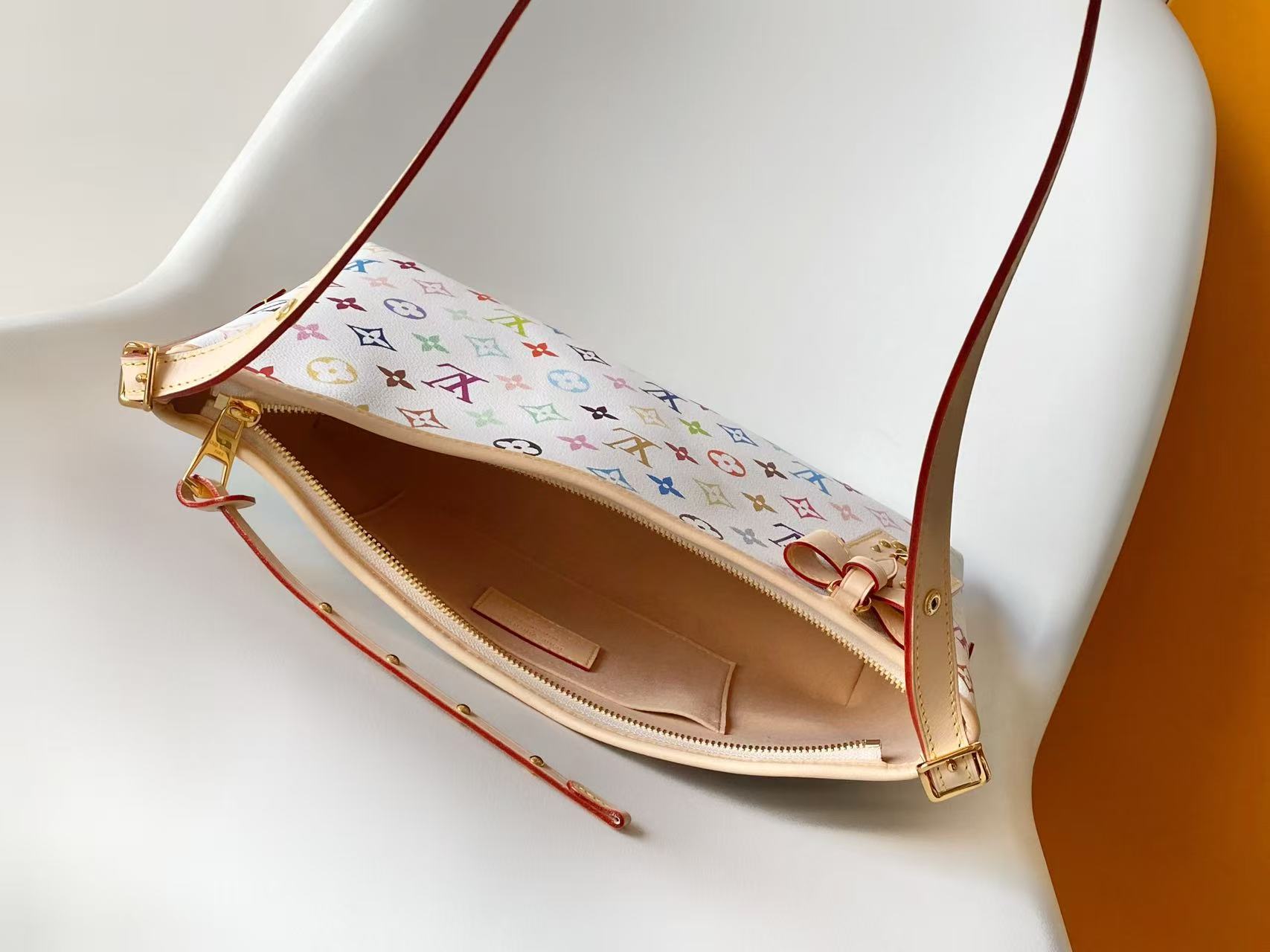 Louis Vuitton Carryall East West Monogram Canvas Handbag M27578 - Image 8