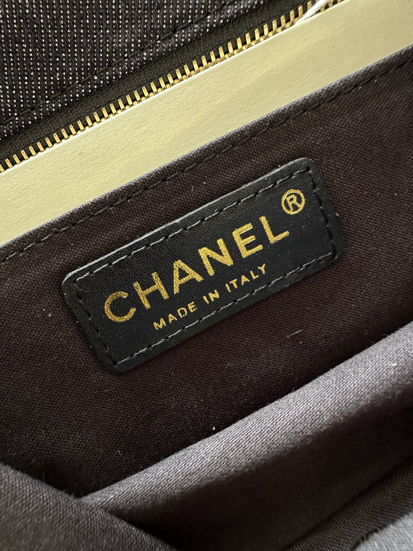Chanel AS1787 Denim Crossbody Bag - Image 8