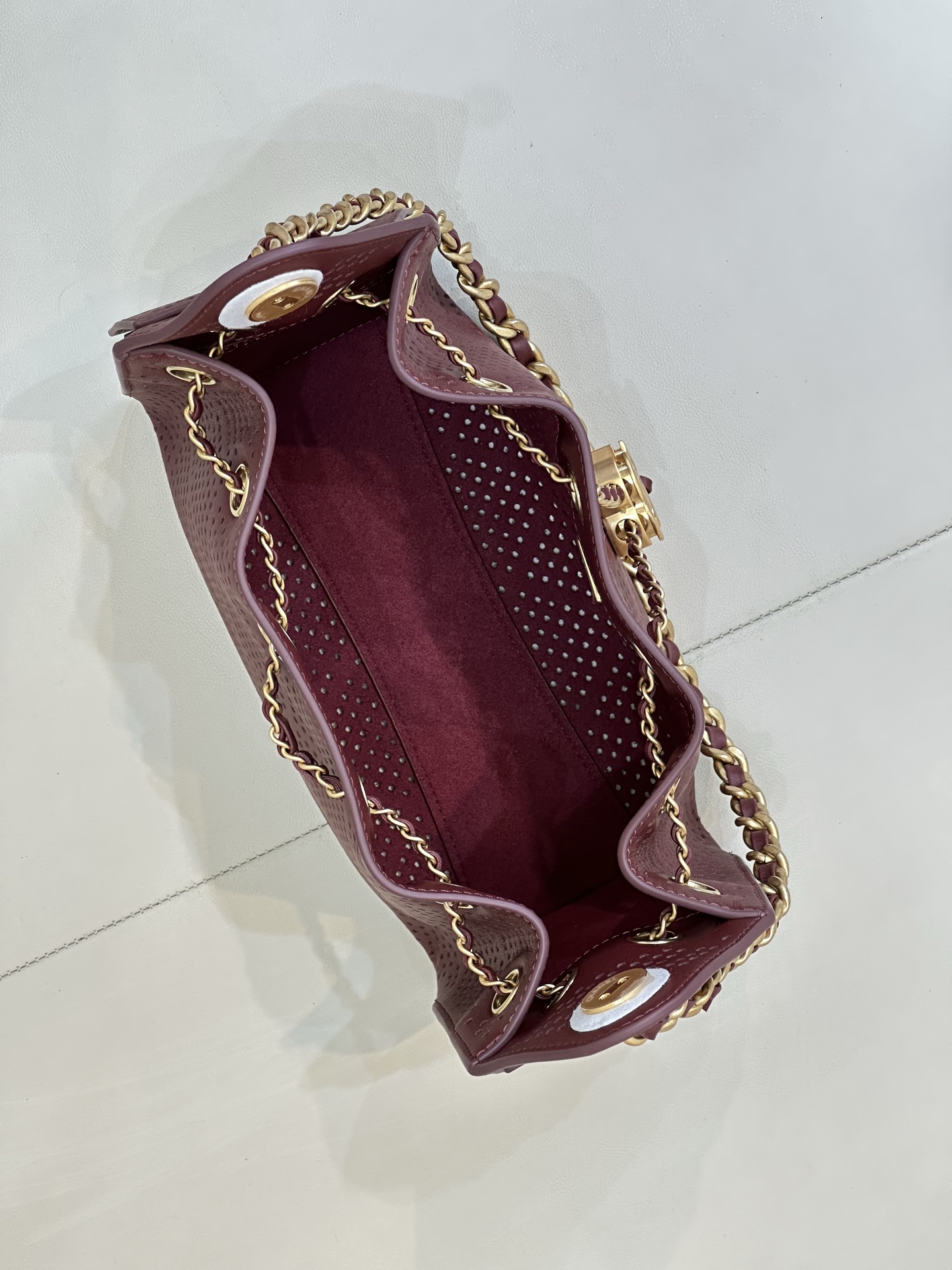 Chanel 25 Leather Drawstring Bucket Handbag - Image 8