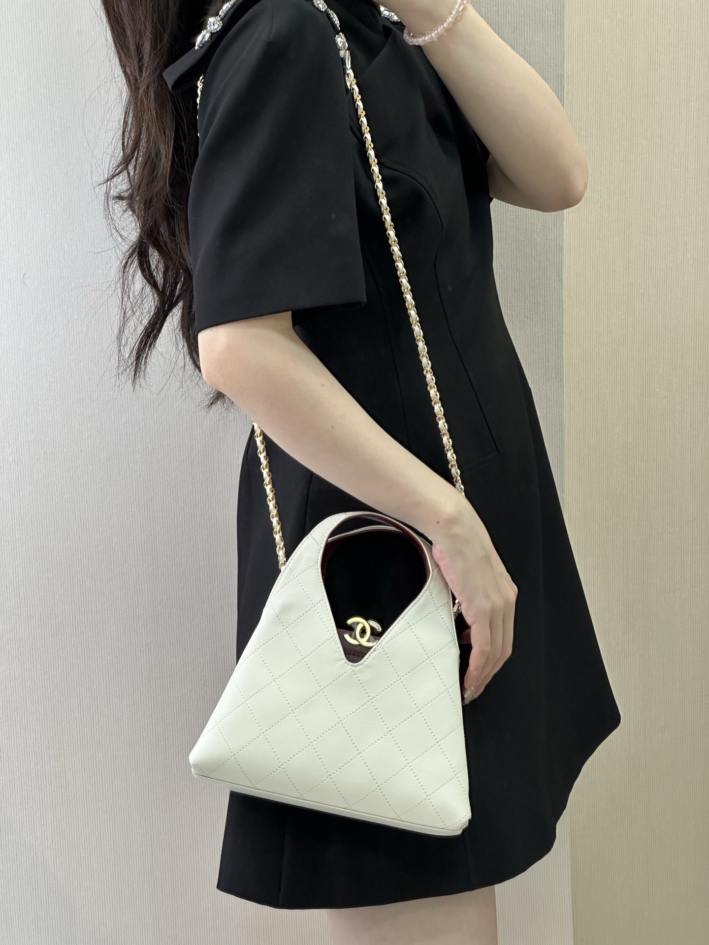 Chanel 26A Black Leather Triangular Hobo Shoulder Bag - Image 8