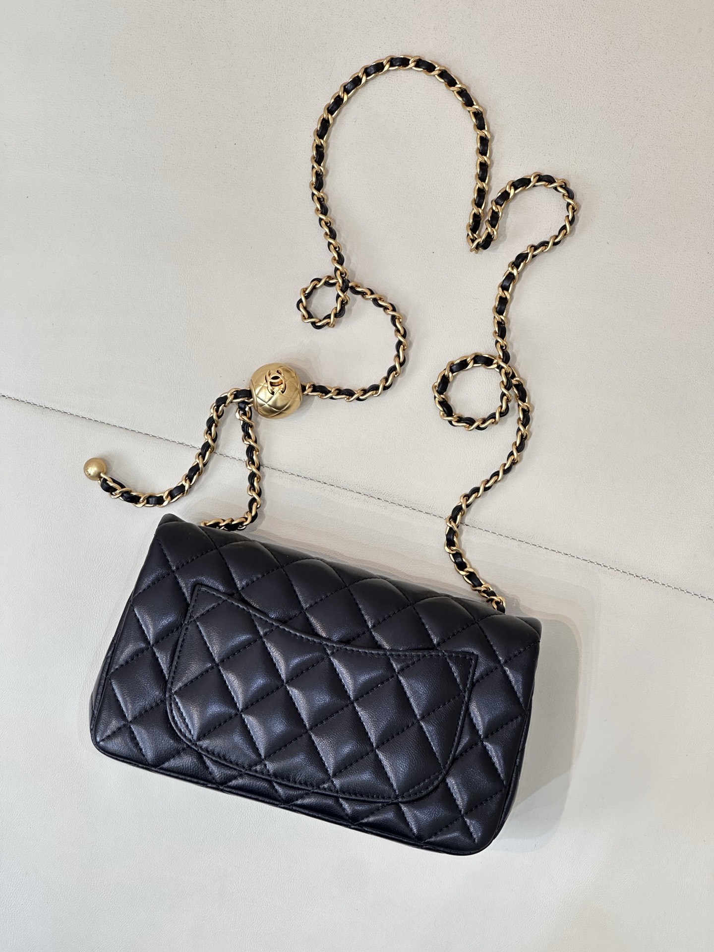 Chanel Quilted Gold Ball Chain Crossbody Bag - Image 8