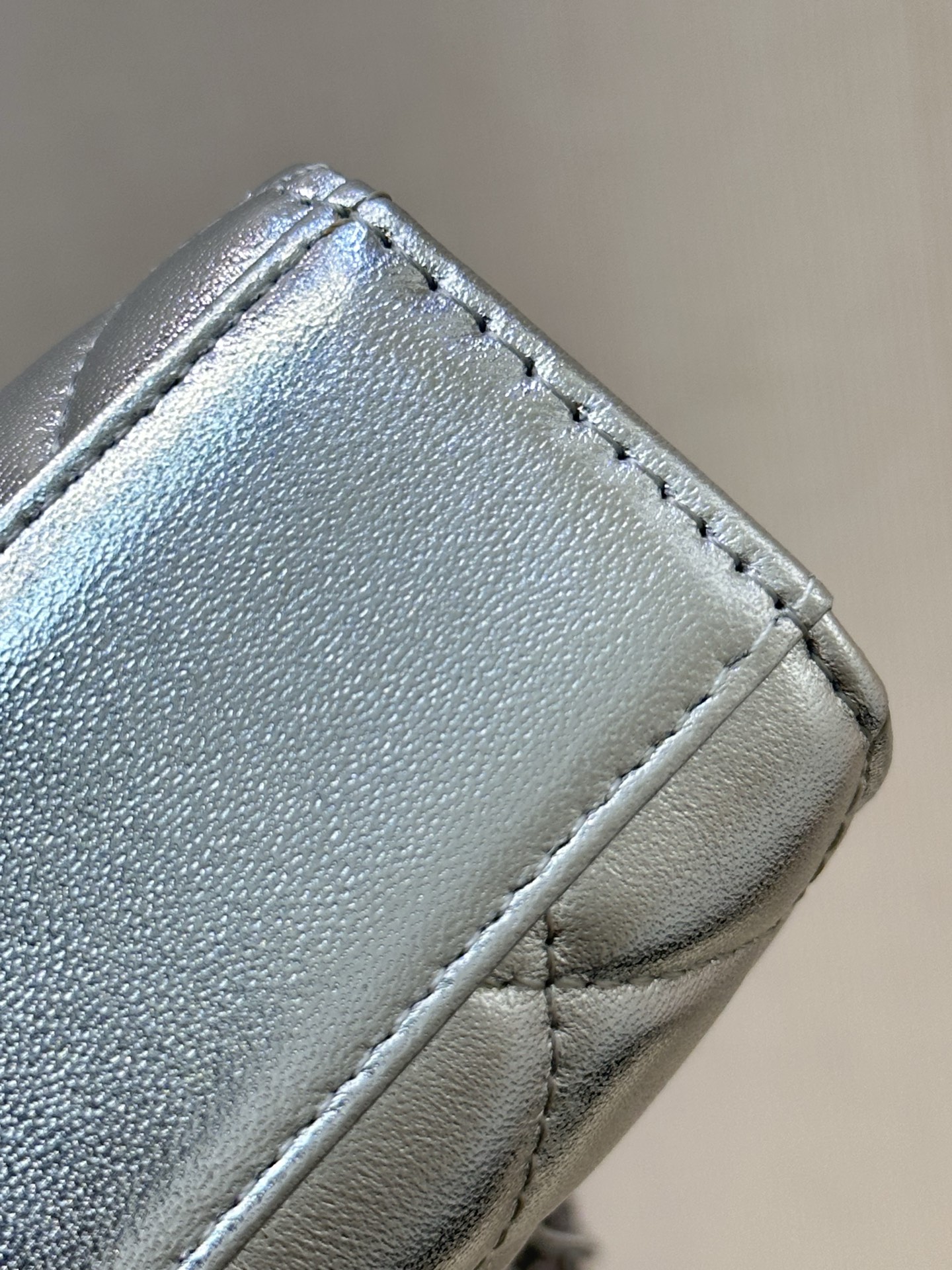 Kelly 25 Top Handle Crossbody Bag - Image 8