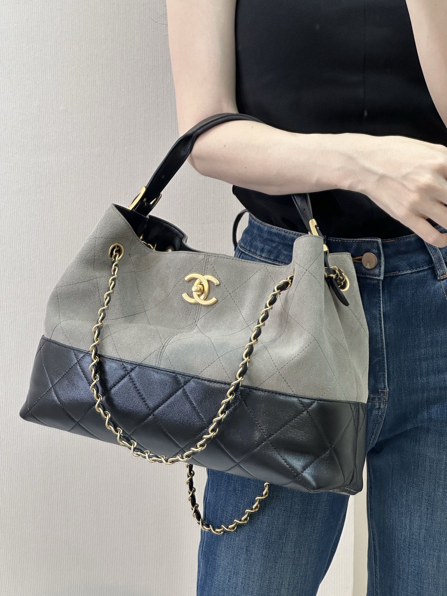 Leather Box Handbag with Geometric Pattern - Image 8