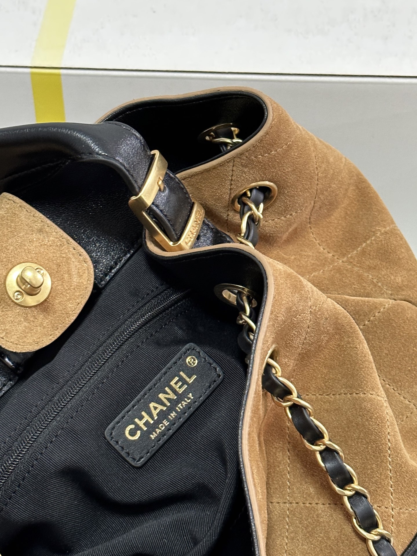 Chanel 25A AS5657 Small Shopping Tote - Image 8