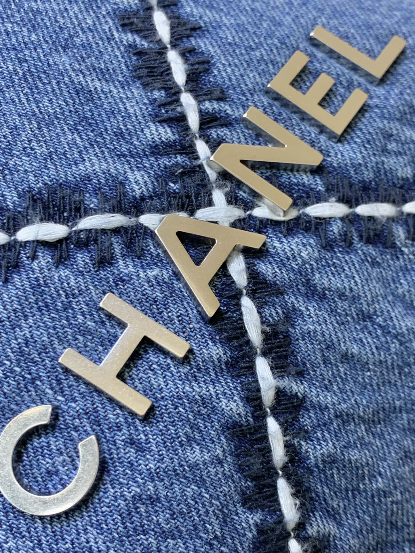 Chanel 22 Mini Denim Shoulder Bag - Image 8
