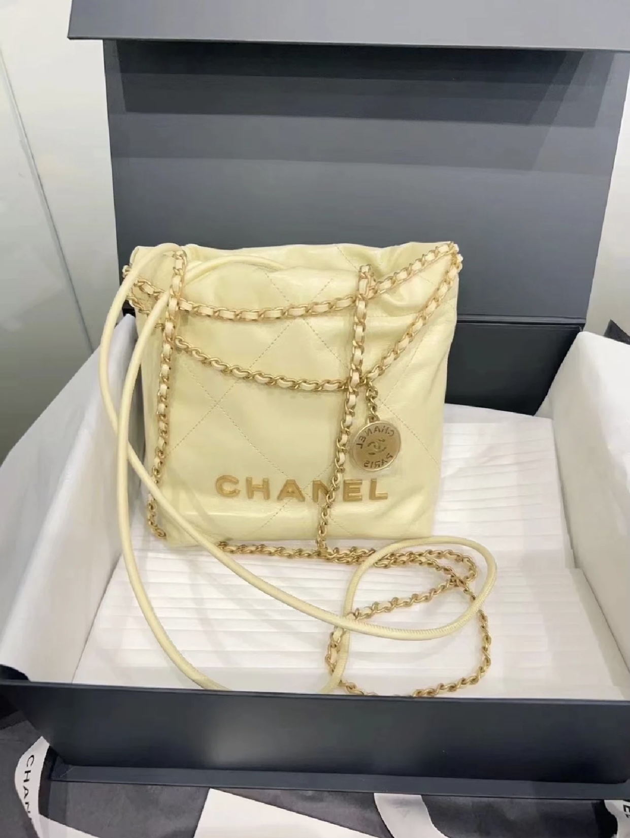 Chanel Mini 22 Leather Shoulder Bag - Image 8