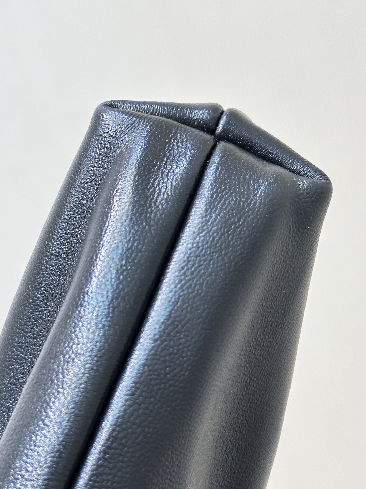 Chanel 25S Pearl Evening Bag - Image 8