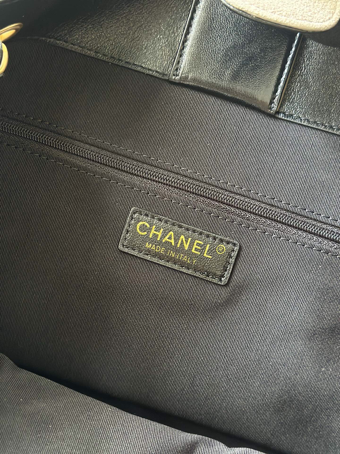Chanel 25A Handmade Lambskin Bag - Image 8