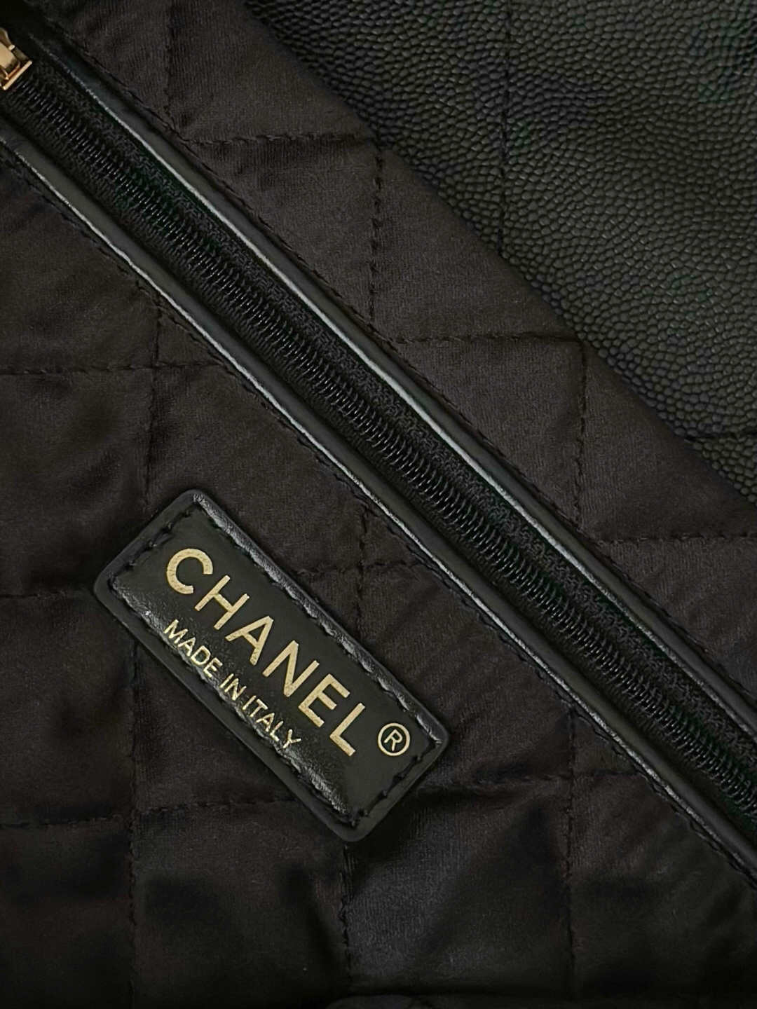 Chanel AS3260 Waxed Calfskin Shoulder Bag - Image 8