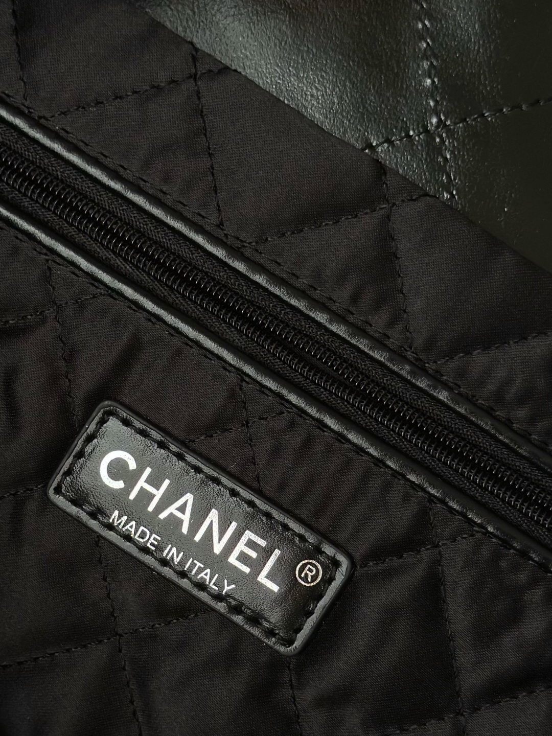 Chanel AS3261 Waxed Calfskin Shoulder Bag - Image 8