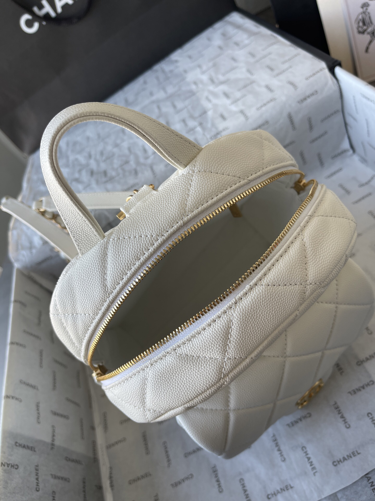 Chanel AS5793 Small Leather Shoulder Bag - Image 8