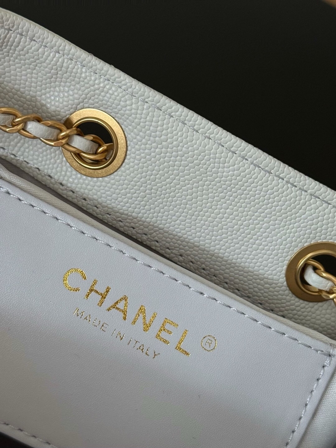 Chanel 25C Quilted Leather Hobo Shoulder Bag - Image 8