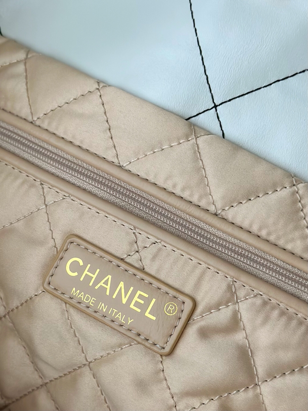 Chanel AS3261 Waxed Calfskin Shoulder Bag - Image 8
