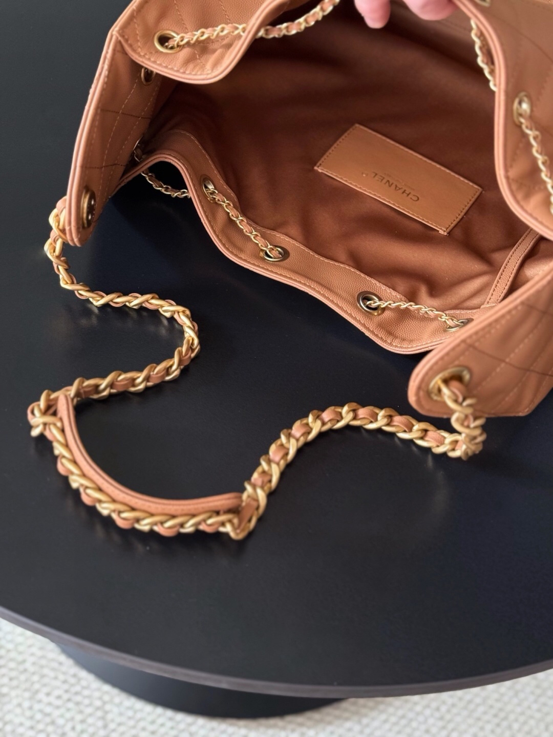 Chanel 25 Hobo Shoulder Bag in Textured Leather - Image 8
