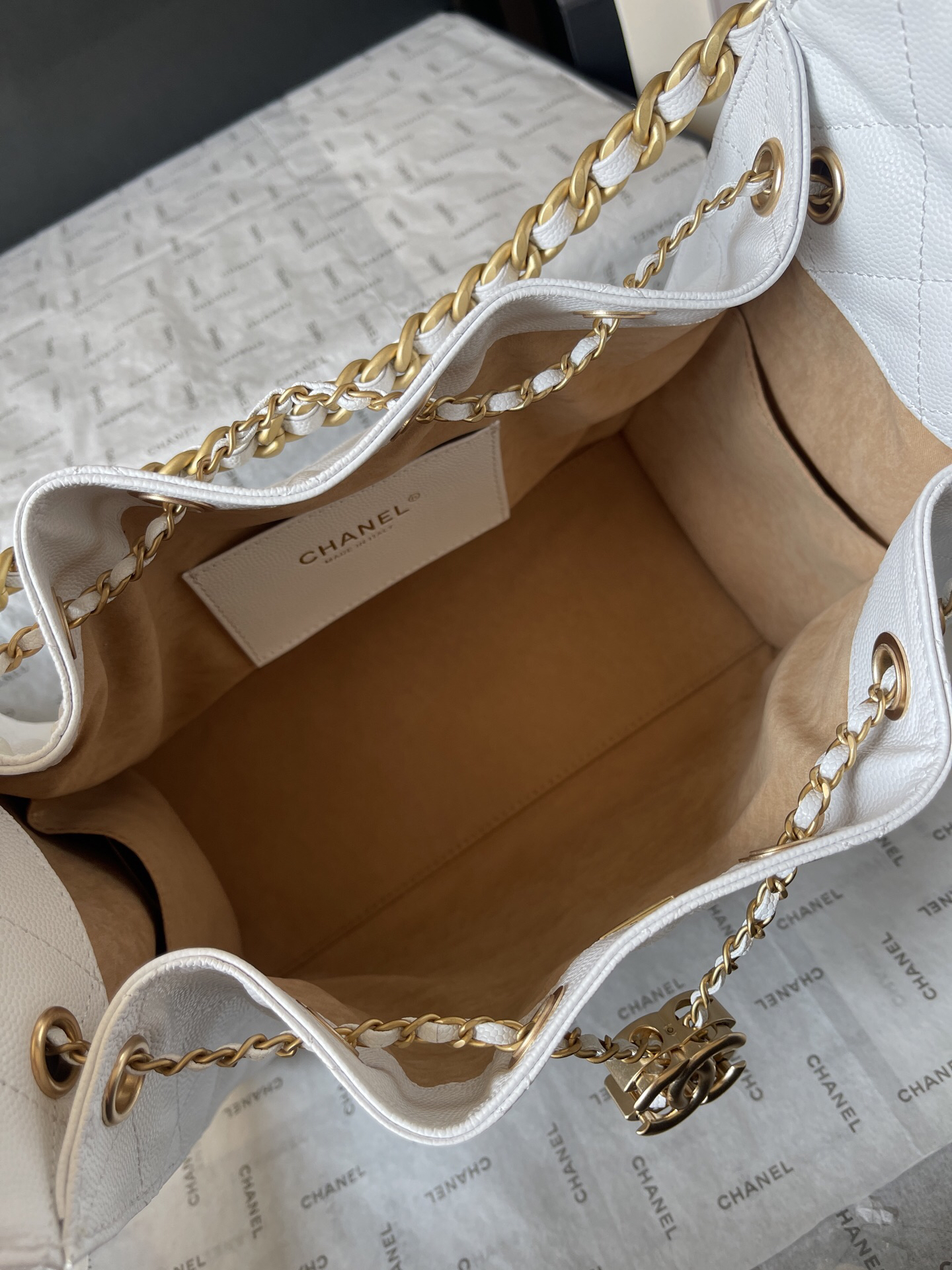 Chanel Small Pebbled Leather Hobo Shoulder Bag - Image 8