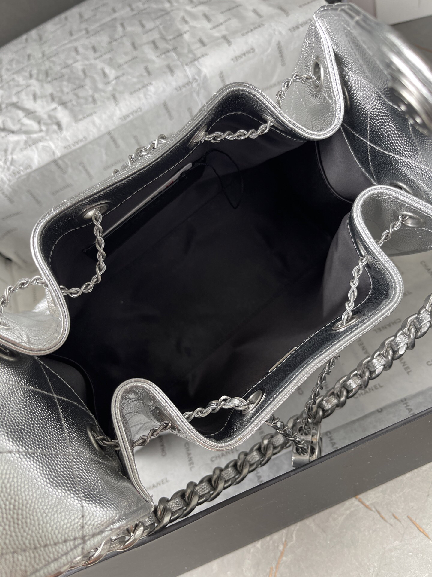 Chanel Quilted Leather Hobo Bag AS5293 - Image 8