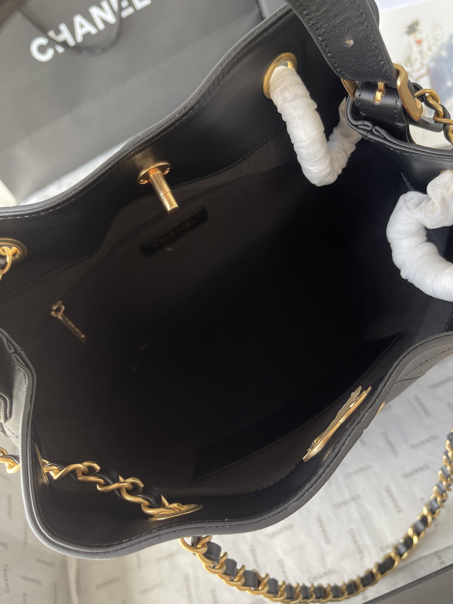 Chanel-Inspired Large Handbag with Mini Bag - Image 8
