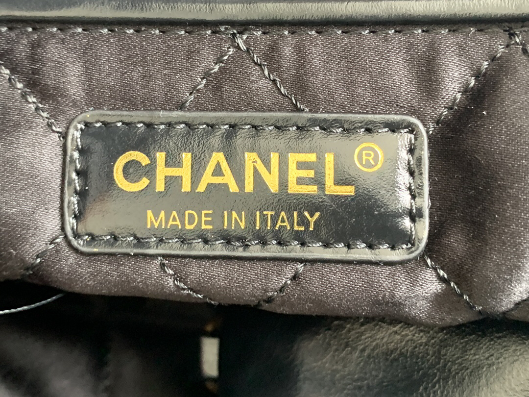 Chanel AS3260 Waxed Calfskin Shoulder Bag - Image 8
