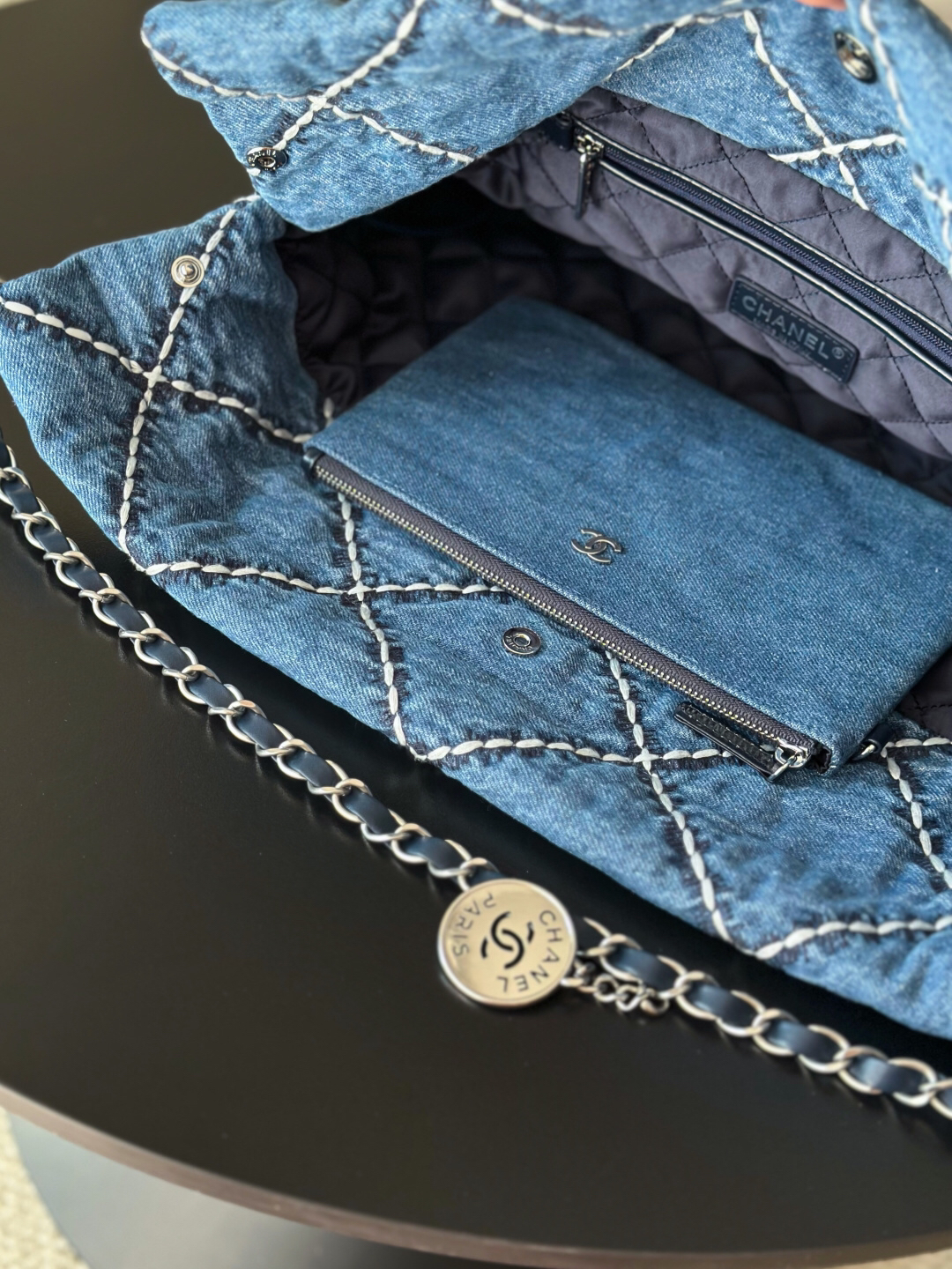 Chanel Oil-Waxed Calfskin Shoulder Bag AS3261 - Image 8