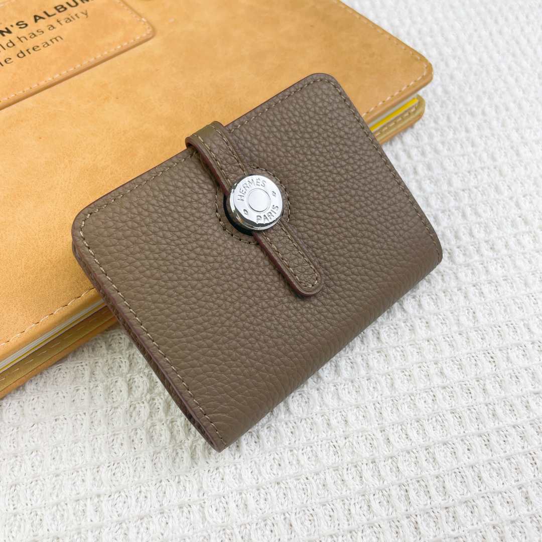Hermès Togo Leather Wallet with Silver Clasp - Image 8