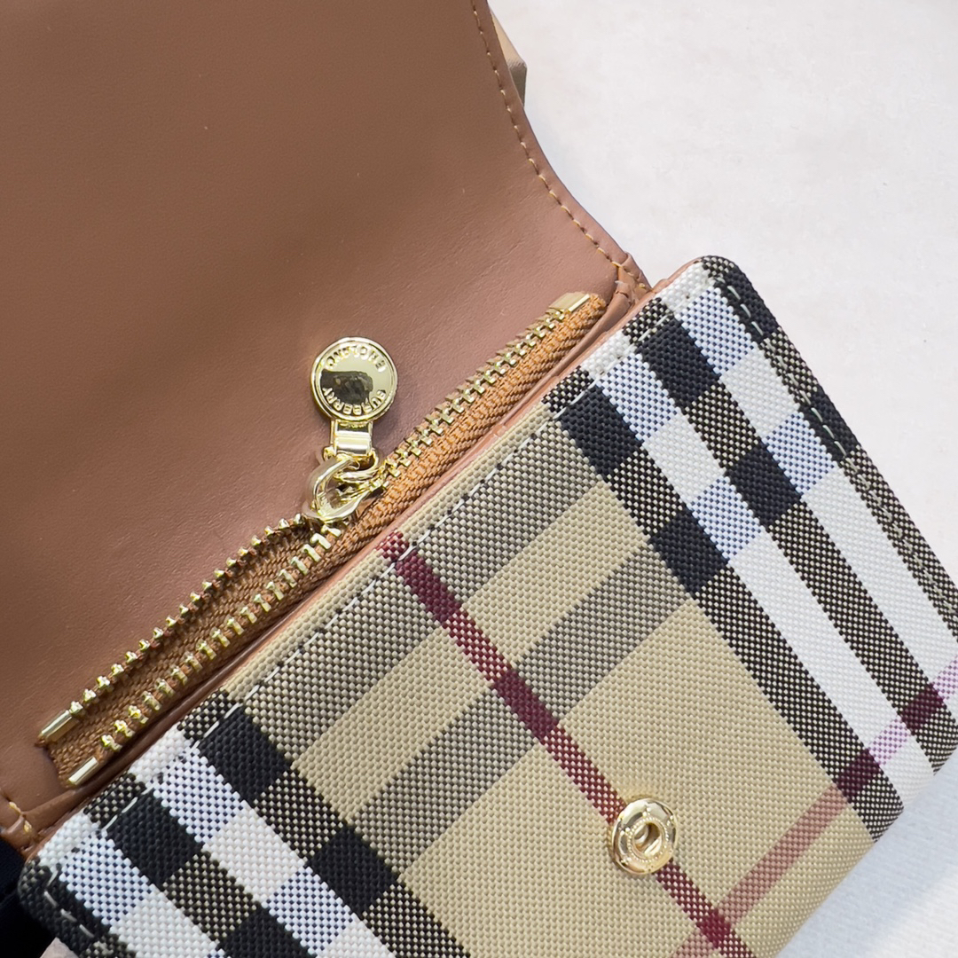Burberry Vintage Patchwork Calf Leather Bifold Wallet - Image 8