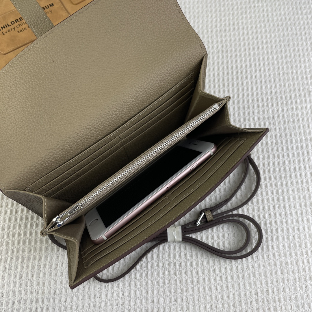 Hermès Lychee-Grain Leather Chain Shoulder Bag - Image 8