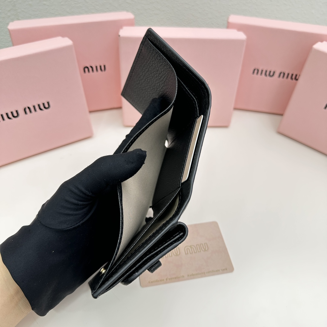 Miu Miu Leather Wallet - Image 8