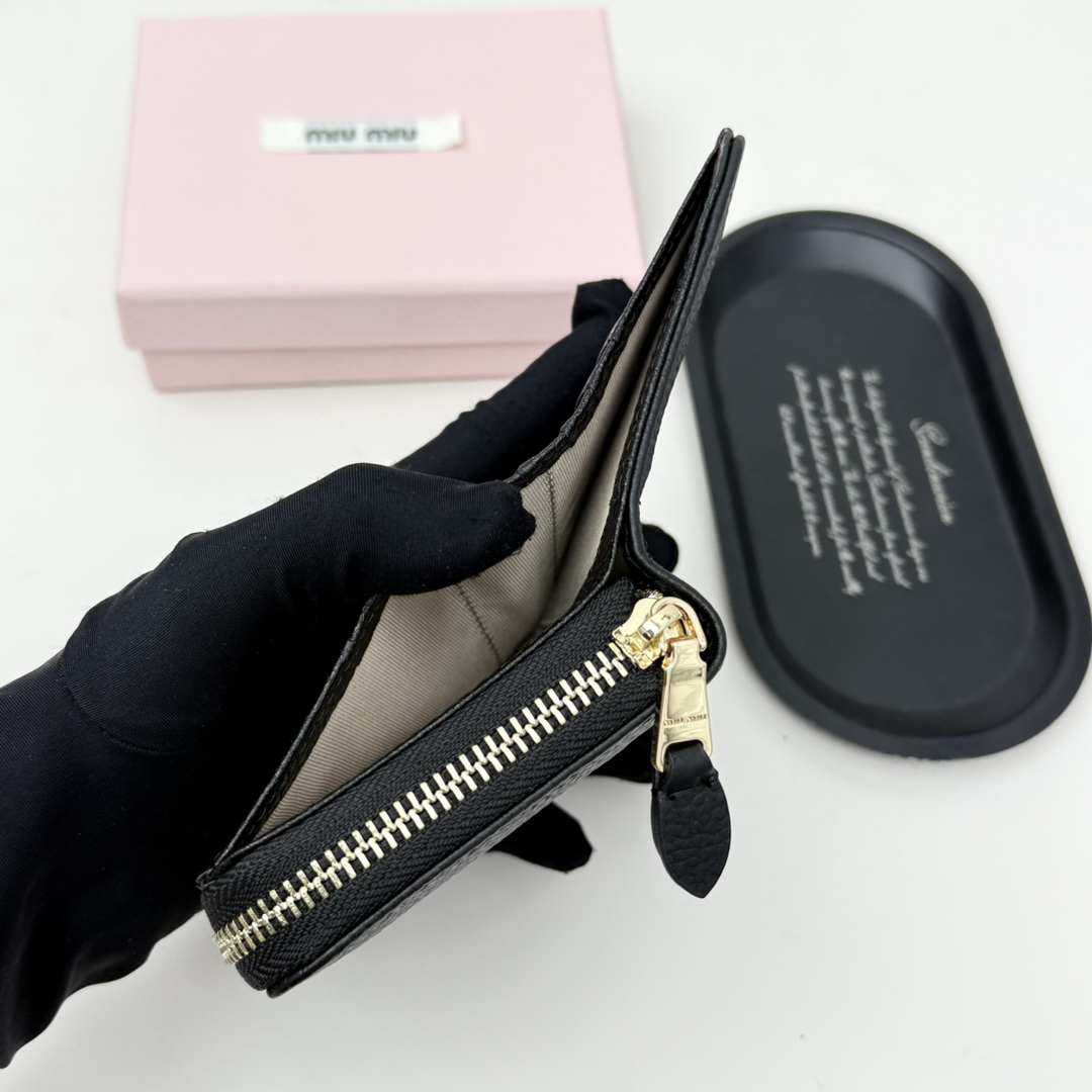 Miu Miu Small Leather Wallet - Image 8