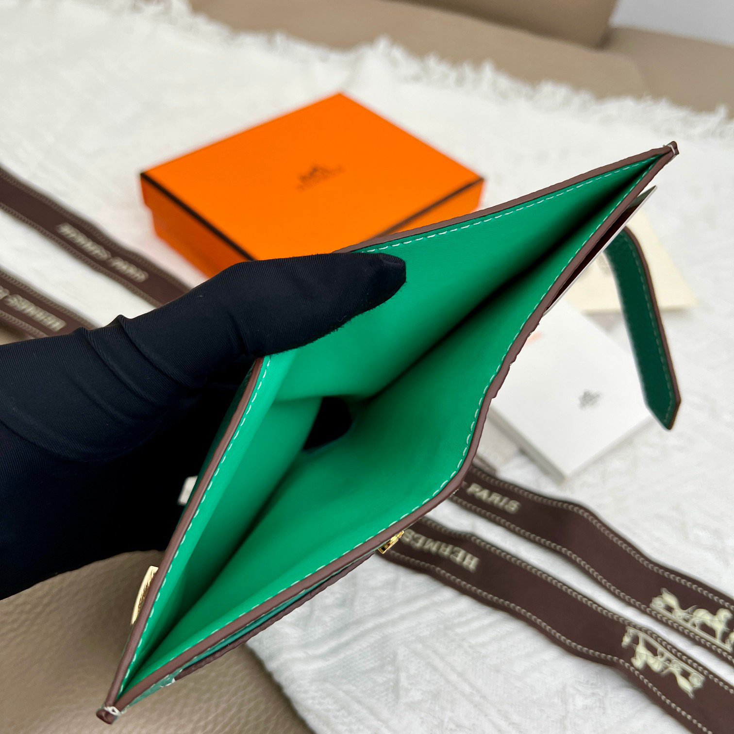 Hermès Leather Vertical Wallet, Style 5120 - Image 8