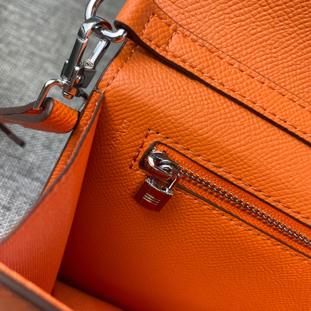 Hermes Kelly Leather Shoulder and Crossbody Bag - Image 8