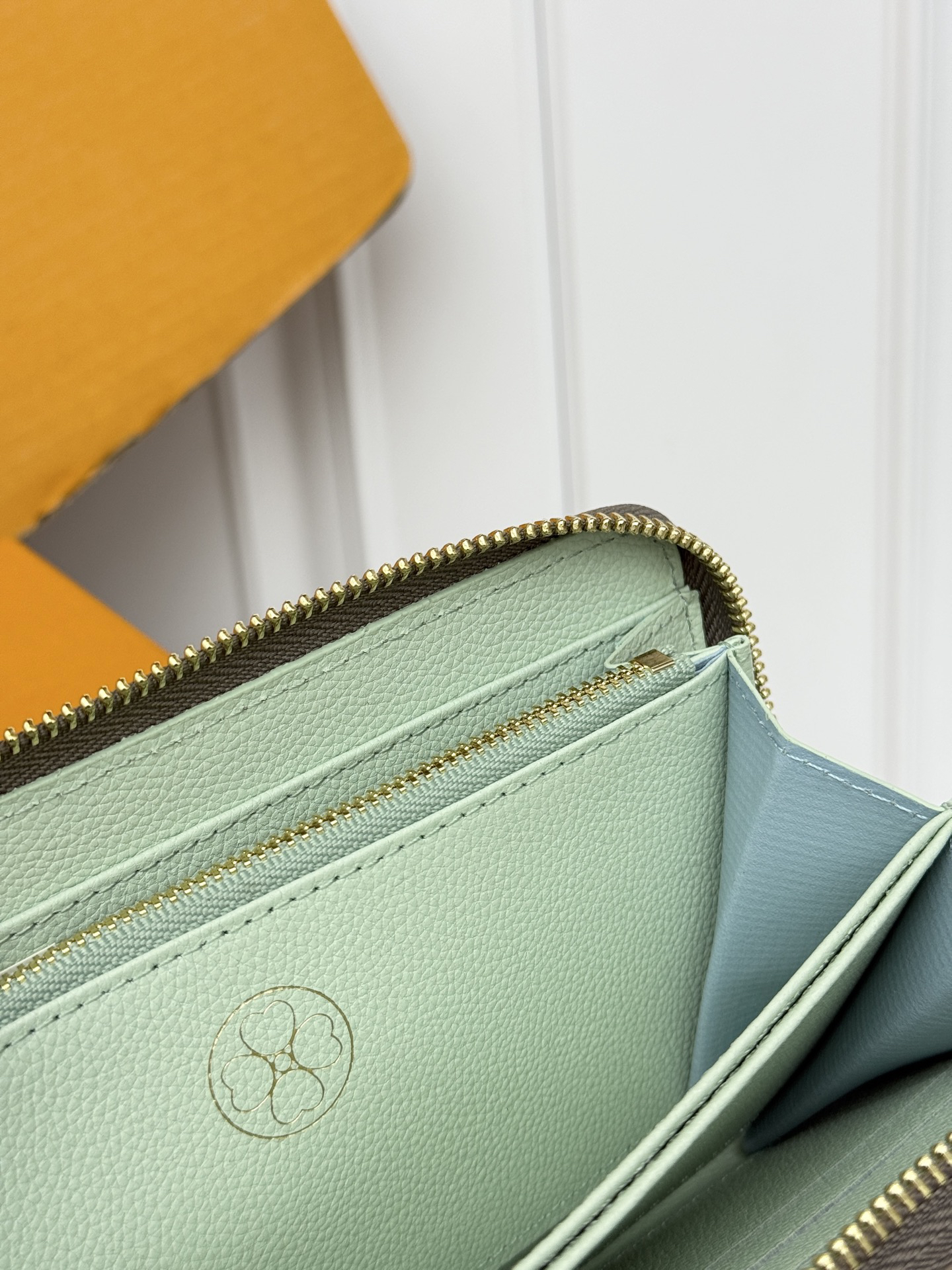 Louis Vuitton M60430 Zipped Wallet - Image 8
