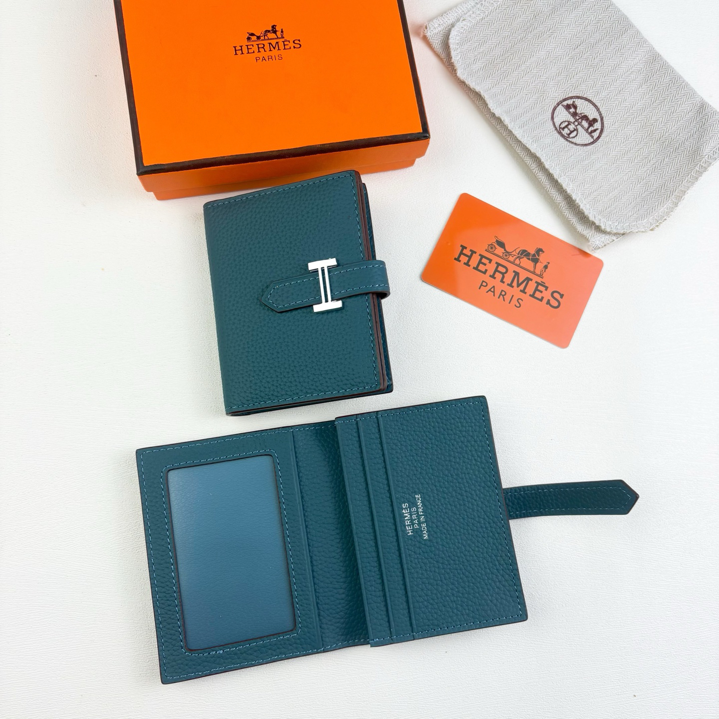 Hermès Togo Leather Card Holder with H-Lock - Image 8