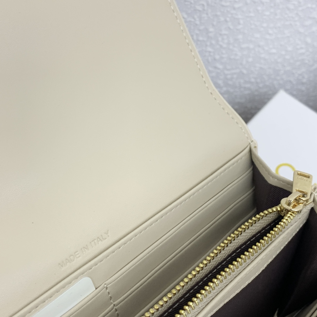 Triomphe 16 Cowhide Leather Wallet - Image 8