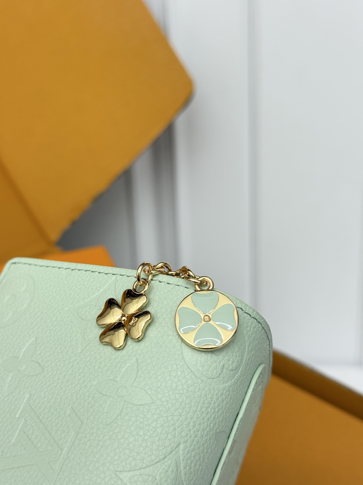 Louis Vuitton M27506 Mint Green Embossed Cowhide Leather Wallet - Image 8